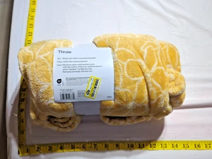 Room Essentials Plush Throw Blanket 50"x 60" - Yellow Floral Printed - NEW - Picture 1 of 4