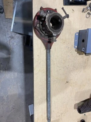 RIDGID 1"-2" HANDHELD PIPE THREADER 65-RA WITH HANDLE   B246 - Image 1 of 2