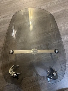 OEM Harley Davidson 24" Windshield Windscreen DOT 202 AS6 M19 READ - Picture 1 of 13