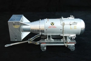 Segunda Guerra Mundial EE. UU. 'The Little Boy 1/12 The Atomic Bomb' Versión de montaje Modelo TODO METAL - Imagen 1 de 11