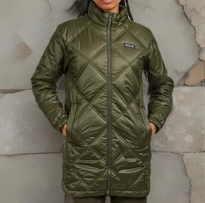 Patagonia Women's Pine Bank Insulated Quilted Parka Pine Needle Green Gr. Large - Bild 1 von 12