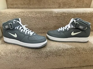 Nike Air Force 1 Jewel QS Mid NYC Cool Grey New York Mets Yankees - Picture 1 of 17
