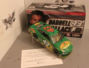 Darrell Wallace Jr. Eckrich 2018 1/24 acción NASCAR diecast autografiado - Imagen 1 de 2