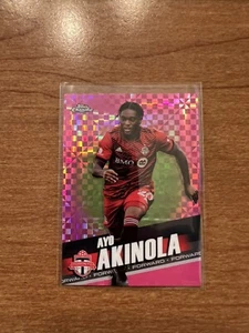 2022 Topps Chrome Ayo Akinola Pink X Fractor Refractor Toronto Soccer MLS - Bild 1 von 2