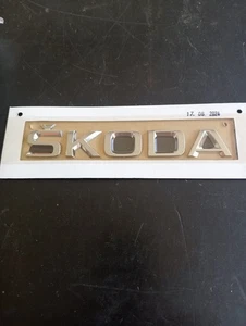 5JA8536872ZZ  SCRITTA  SKODA POSTERIORE - Foto 1 di 3