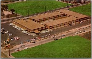 East St. Louis, Illinois Postcard HOLIDAY INN MOTEL / Route 66 Roadside c1960s - Picture 1 of 2