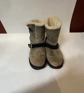 UGGS Short Booties Black/ Grey Nubuck/ Leather sz 8 - Picture 1 of 6