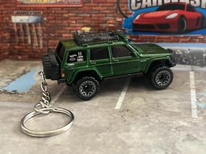 HOT WHEELS ‘95 JEEP CHEROKEE Green (Silver Keychain) - Picture 1 of 2