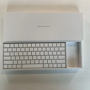 APPLE MAGIC KEYBOARD A1657. Bianco. Scatola aperta. Senza topo. - Foto 1 di 5