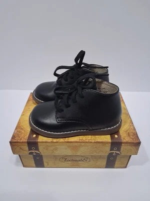 Footmates Todd modelo 7792 zapatos para caminar de cuero con cordones para bebé/niño pequeño en negro. Foto 1 de 4