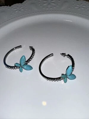 Pendientes ligeros únicos de aros de plata con mariposa turquesa BID 4 CHARITY❤️251 Foto 1 de 4