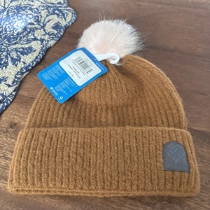 MUJERES Columbia INVIERNO DESENFOQUE Pom Gorro O/S Marrón Precio de venta sugerido por el fabricante $35 - Imagen 1 de 6