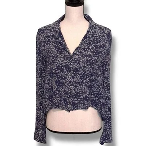 Camisa para mujer Mudd floral azul y blanca con botones talla grande - Imagen 1 de 14