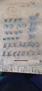 CAESAR MINIATURES scala 1/72 H031 Resistenti urbani moderni X40 omaggio P&P - Foto 1 di 11