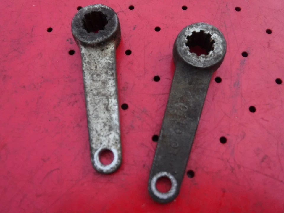 Arctic Cat 440 Panther 1974 V.I.P. PIEZAS NIEVE: AMBOS NUDILLOS DE DIRECCIÓN  Foto 1 de 1