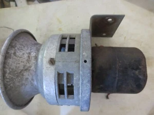 Vintage Antique SIREN Horn Fire Engine Truck Police Hotrod Universal SU 12K 497 - Picture 1 of 2