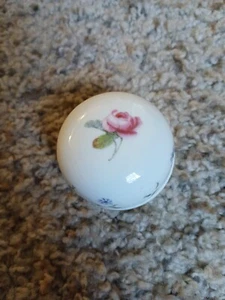 Schmuckschatulle The Frick Collection Rosen Porzellan Schatulle 1,5 x 1,75 Zoll - Bild 1 von 6