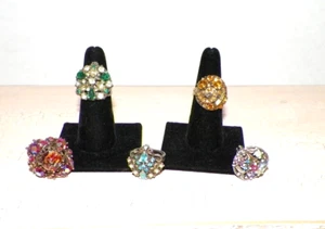 LOTE DE CINCO (5) ANILLOS HOLLYCRAFT VINTAGE ROJO VERDE PASTEL AMARILLO AZUL - Imagen 1 de 14