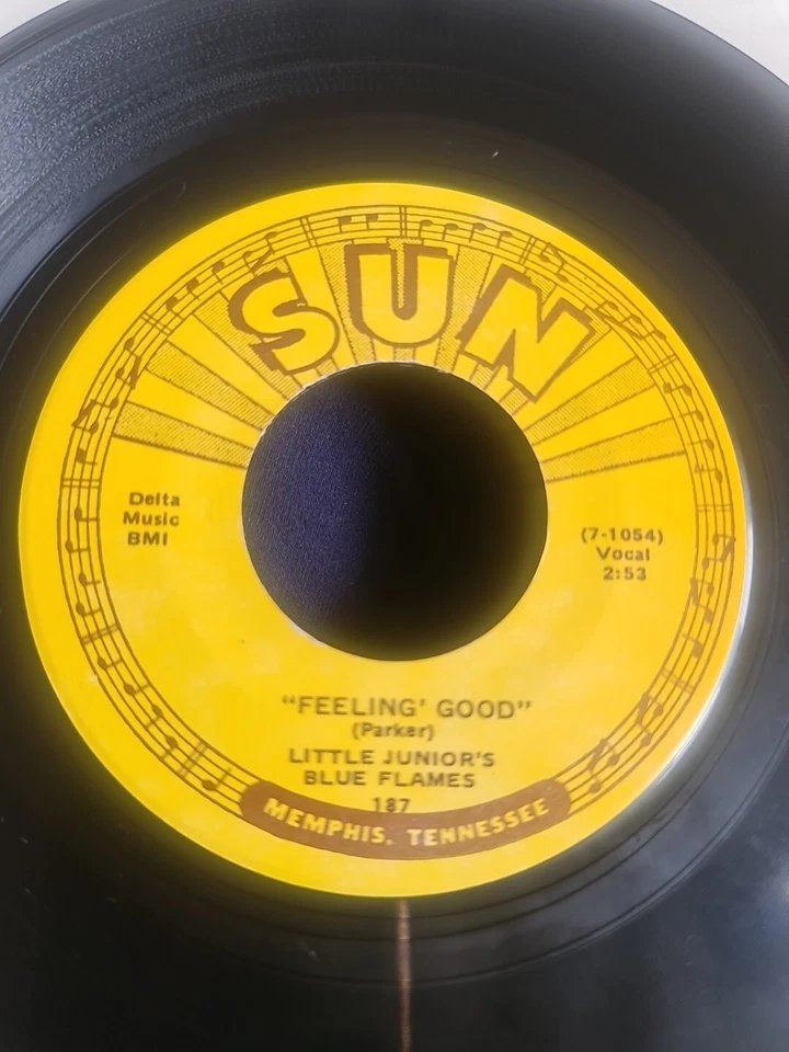 LITTLE JUNIOR'S,BLUE FLAMES "FUSSIN & FIGHTIN' BLUES" / "FEELING. Etched 7-1054  - Image 1 of 2