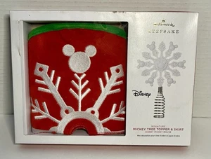 Hallmark Andenken WEIHNACHTEN Miniatur DISNEY MICKEY BAUM TOPPER & ROCK - Bild 1 von 4