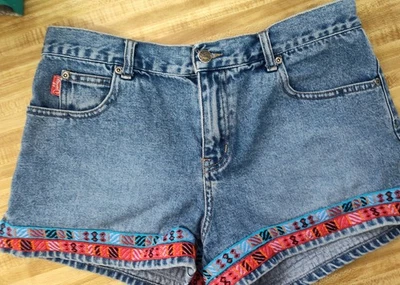 Outlaw Shorts Vintage Embroidered Tapestry Embellishments Size 9/10 Boho Fun EUC - Image 1 of 4