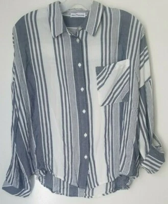 Blusa Delicada Hooligan Gris Y Blanco Rayas Manga 3/4 Abotonada Talla Mediana Foto 1 de 4