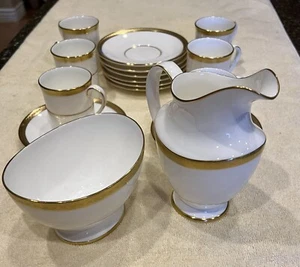 Royal Doulton ROYAL GOLD Demitasse Cups & Saucers Set of 8 + Cream and Sugar B. - Picture 1 of 14