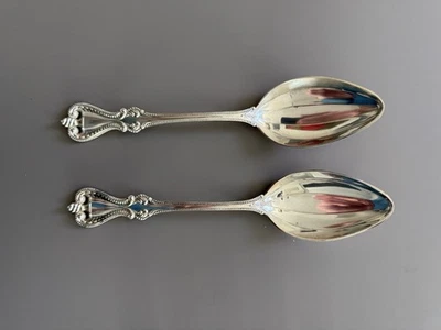 Juego de 2 cucharas para servir Old Colonial by Towle de plata de ley de 8 1/2" Foto 1 de 3
