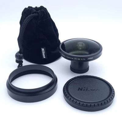 Convertidor ojo de pez Nikon FC-E8 0,21x - ultra gran angular con tapas de lente/capucha y bolsa Foto 1 de 4