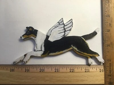 Adorno Collie tricolor pintado a mano de madera hecho a mano-ángel con alas/imán Foto 1 de 4