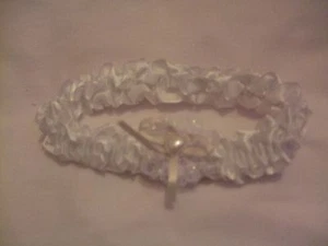 Ivory Garter with Cream Bow Glitter & Heart Shaped Faux Pearl - Picture 1 of 1