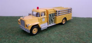 Camion MACK POMPIER jaune échelle 1/60 fabricant SOLIDO miniature de collection - Imagen 1 de 7