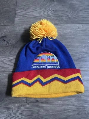 Mitchell & Ness Denver Nuggets Retro Rainbow Skyline Gorro Unisex Adulto (OSFA) Foto 1 de 4