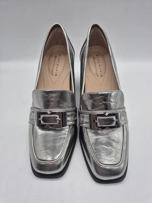 Mocassim feminino Alex Marie tamanho 8.5 detalhe de fivela metálica salto (350) - Imagem 1 de 4
