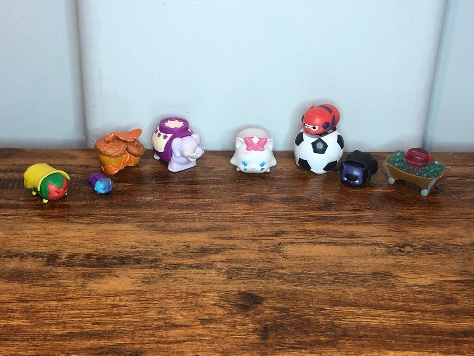 Lote de figuras de vinilo mixtas Tsum Tsum. Marvel y Disney. Accesorios Plus. Foto 1 de 4