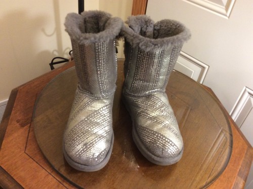 Stivali UGG Bailey fiocco charms argento nero shearling S N 1004791 taglia 7