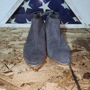 Toms Damen-Stiefeletten Veloursleder rund geschnitten Blockabsatz seitlicher Reißverschluss (grau) – Größe 6 - Bild 1 von 8