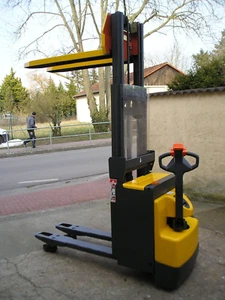 HOCHHUBWAGEN, STAPLER , JUNGHEINRICH, DEICHSELSTAPLER ,TRIPLEX , no .LINDE - Bild 1 von 12