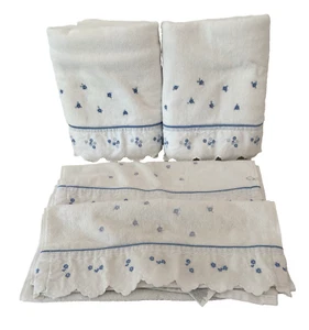 VTG Bath Hand Towel SET OF 4 White Lace Trim & Blue Flowers Scalloped MCM USA - Picture 1 of 14