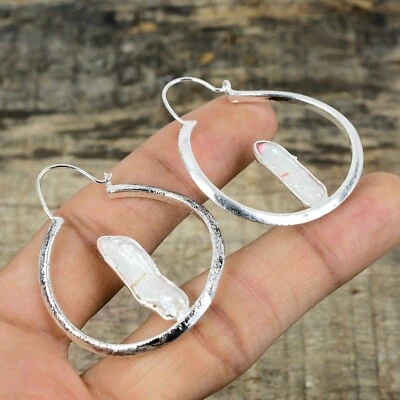 Pendientes colgantes de piedra de perlas Biwa radiantes de cobre electroformados y enchapados en plata Foto 1 de 4