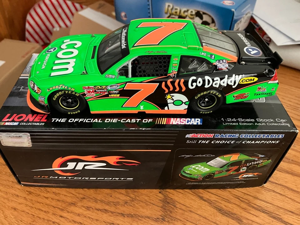 2011 #7 Kasey Kahne 1/24 Godaddy Impala Foto 1 de 1