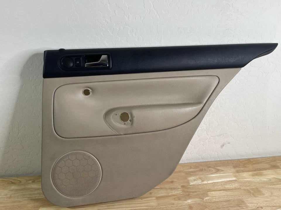 1999-2005 Volkswagen Jetta painel da porta traseira porta lateral do passageiro fabricante de equipamento original 1J4-839-114 - Imagem 1 de 4