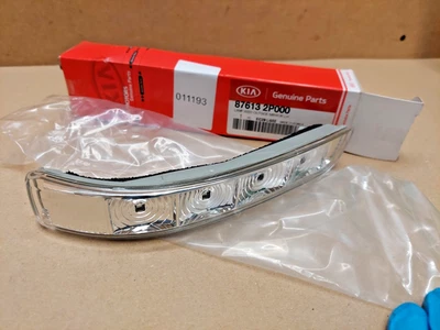 Kia Sorento XM Left Wing Mirror Indicator Lamp 2009-2014 876132P000 Genuine - Image 1 of 4