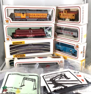 Bachmann HO Union Pacific EMD GP-18 Diesel Locomotive Train Set W Buildings - Picture 1 of 18