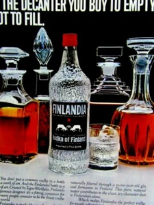 Finlandia Vodka 1980 jarra vintage que compras para vaciar anuncio impreso original 8 x 11" - Imagen 1 de 4
