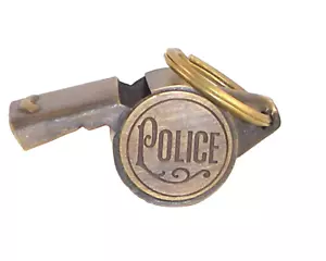 Silbato de policía de latón en funcionamiento - Imagen 1 de 2