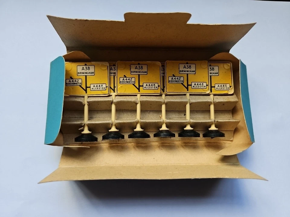 Señales de tráfico dirección Spot On Triang R127/4 en caja comercial de 6 Birmingham A38  Foto 1 de 4