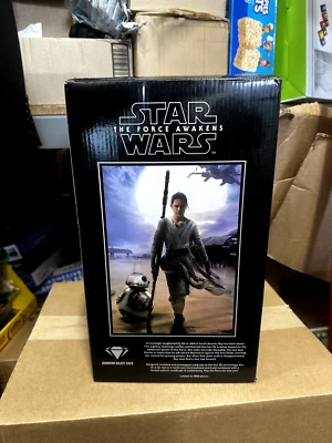 Diamond Select Star Wars REY (JAKKU) Escala 1:6 Estatua Caja Dañada Foto 1 de 3