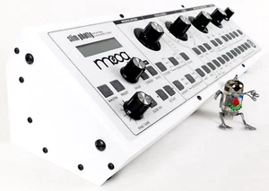 MOOG Slim Phatty White Edition Analog Synthesizer+ Top Zustand + 1,5 J Garantie - Bild 1 von 12