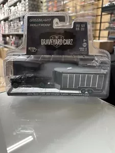 2016 DODGE RAM TRUCK 2500 DISPLAY TRAILER GRAVEYARD CARZ 1/64 GREENLIGHT CHASE - Picture 1 of 3